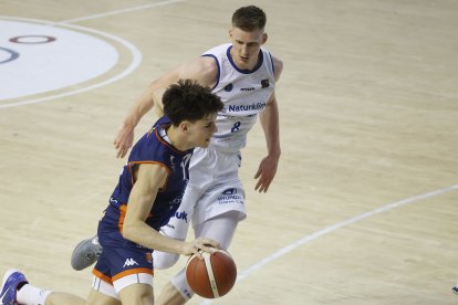 Imagen del quinto partido entre el Grupo Ureta Tizona Burgos y Guuk Gipuzkoa.