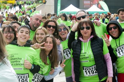 6.200 participantes recorren la calles de la capital en la IV Marcha contra el cáncer