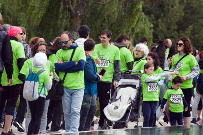 6.200 participantes recorren la calles de la capital en la IV Marcha contra el cáncer