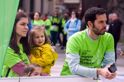 6.200 participantes recorren la calles de la capital en la IV Marcha contra el cáncer