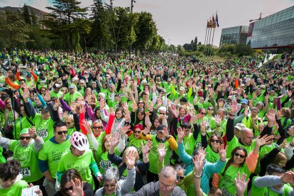 6.200 participantes recorren la calles de la capital en la IV Marcha contra el cáncer