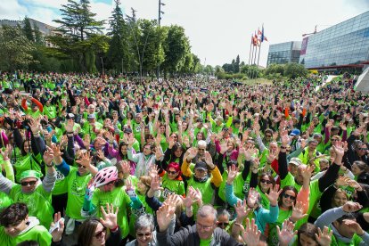 6.200 participantes recorren la calles de la capital en la IV Marcha contra el cáncer