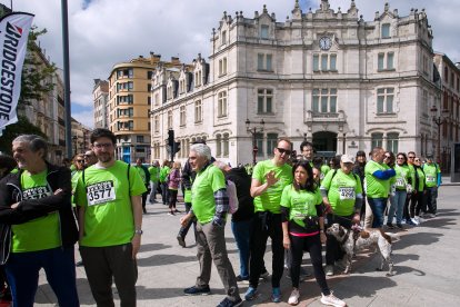 6.200 participantes recorren la calles de la capital en la IV Marcha contra el cáncer