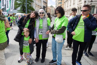 6.200 participantes recorren la calles de la capital en la IV Marcha contra el cáncer