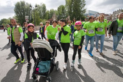 6.200 participantes recorren la calles de la capital en la IV Marcha contra el cáncer