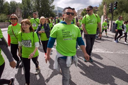 6.200 participantes recorren la calles de la capital en la IV Marcha contra el cáncer