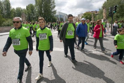 6.200 participantes recorren la calles de la capital en la IV Marcha contra el cáncer