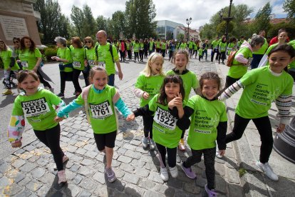 6.200 participantes recorren la calles de la capital en la IV Marcha contra el cáncer