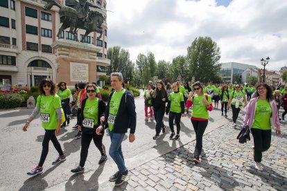 6.200 participantes recorren la calles de la capital en la IV Marcha contra el cáncer