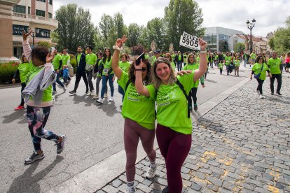 6.200 participantes recorren la calles de la capital en la IV Marcha contra el cáncer