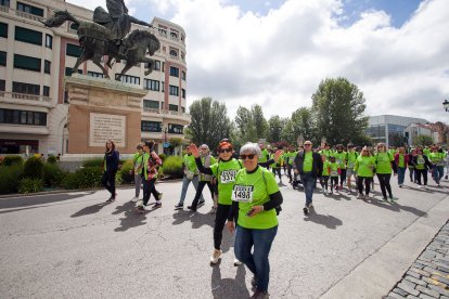 6.200 participantes recorren la calles de la capital en la IV Marcha contra el cáncer