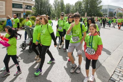 6.200 participantes recorren la calles de la capital en la IV Marcha contra el cáncer