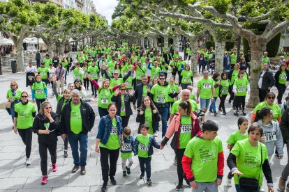 6.200 participantes recorren la calles de la capital en la IV Marcha contra el cáncer