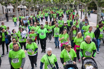6.200 participantes recorren la calles de la capital en la IV Marcha contra el cáncer