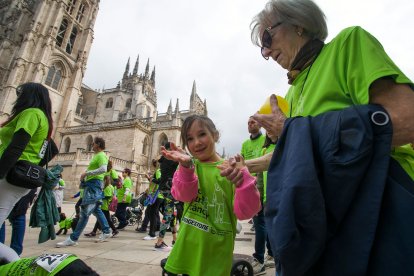 6.200 participantes recorren la calles de la capital en la IV Marcha contra el cáncer
