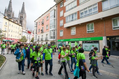 6.200 participantes recorren la calles de la capital en la IV Marcha contra el cáncer