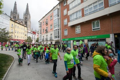 6.200 participantes recorren la calles de la capital en la IV Marcha contra el cáncer