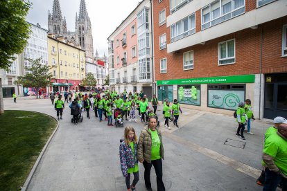 6.200 participantes recorren la calles de la capital en la IV Marcha contra el cáncer