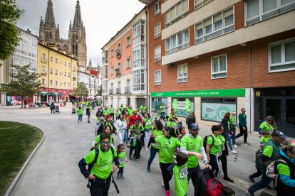 6.200 participantes recorren la calles de la capital en la IV Marcha contra el cáncer