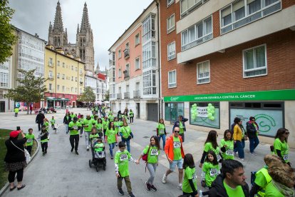 6.200 participantes recorren la calles de la capital en la IV Marcha contra el cáncer