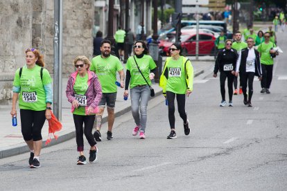 6.200 participantes recorren la calles de la capital en la IV Marcha contra el cáncer