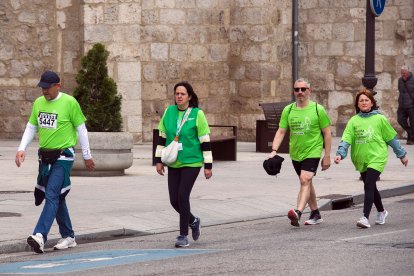 6.200 participantes recorren la calles de la capital en la IV Marcha contra el cáncer