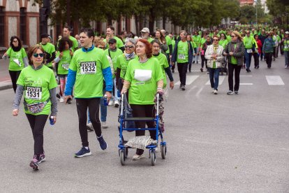 6.200 participantes recorren la calles de la capital en la IV Marcha contra el cáncer