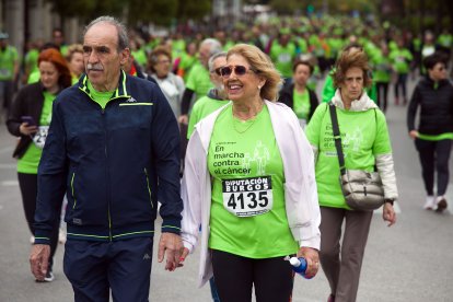 6.200 participantes recorren la calles de la capital en la IV Marcha contra el cáncer