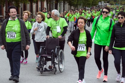 6.200 participantes recorren la calles de la capital en la IV Marcha contra el cáncer