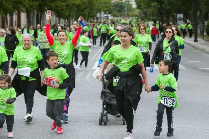 6.200 participantes recorren la calles de la capital en la IV Marcha contra el cáncer