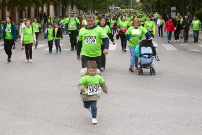 6.200 participantes recorren la calles de la capital en la IV Marcha contra el cáncer