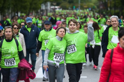 6.200 participantes recorren la calles de la capital en la IV Marcha contra el cáncer