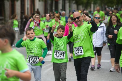 6.200 participantes recorren la calles de la capital en la IV Marcha contra el cáncer