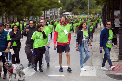 6.200 participantes recorren la calles de la capital en la IV Marcha contra el cáncer