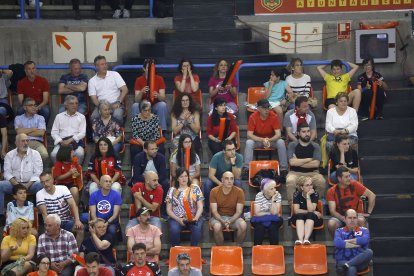 Imagen del partido entre el UBU San Pablo Burgos y Balonmano Cangas.
