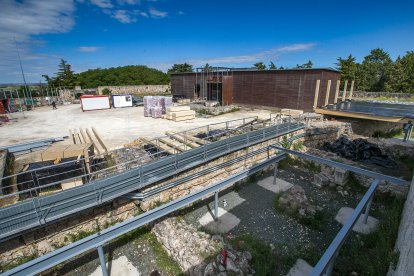 Las obras en el Castillo de Burgos están cogían ritmo en el verano de 2024, cuando se reanudaron tras el primer modificado.