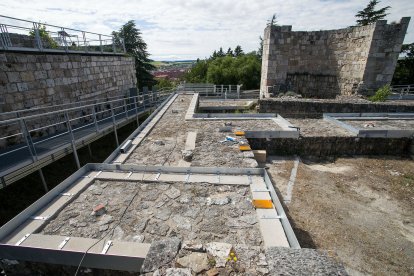 Las obras en el Castillo de Burgos están cogían ritmo en el verano de 2024, cuando se reanudaron tras el primer modificado.