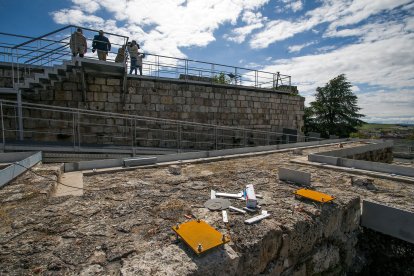 Las obras en el Castillo de Burgos están cogían ritmo en el verano de 2024, cuando se reanudaron tras el primer modificado.