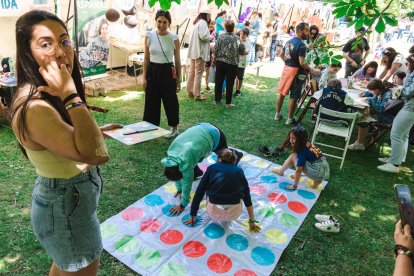 Paella solidaria, juegos familiares, música, actividades, asociaciones se dieron cita en esta propuesta que ha llegado para quedarse