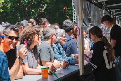 Paella solidaria, juegos familiares, música, actividades, asociaciones se dieron cita en esta propuesta que ha llegado para quedarse