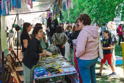 Paella solidaria, juegos familiares, música, actividades, asociaciones se dieron cita en esta propuesta que ha llegado para quedarse