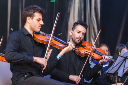 Paella solidaria, juegos familiares, música, actividades, asociaciones se dieron cita en esta propuesta que ha llegado para quedarse
