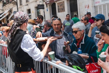 El esquileo, los bailes, la música tradicional y el reparto de queso y vino forman parte de la Fiesta.