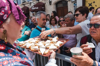 El esquileo, los bailes, la música tradicional y el reparto de queso y vino forman parte de la Fiesta.