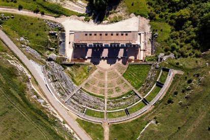 El teatro Romano dde Clunia es uno de los más grandes de España