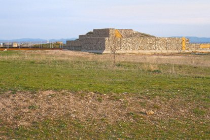 Podio del Templo Júpiter en el antiguo Foro de Clunia.