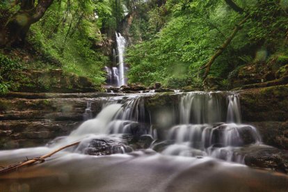 Cascada de Las Pisas en Villabáscones de Valdebezana.