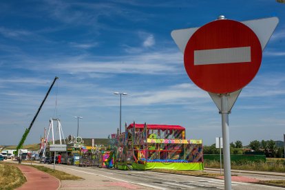 Últimos retoques en la feria de atracciones que abre sus puertas desde esta tarde hasta el 7 de julio.