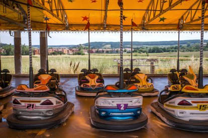 Últimos retoques en la feria de atracciones que abre sus puertas desde esta tarde hasta el 7 de julio.