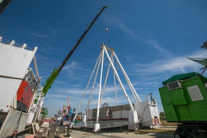 Últimos retoques en la feria de atracciones que abre sus puertas desde esta tarde hasta el 7 de julio.
